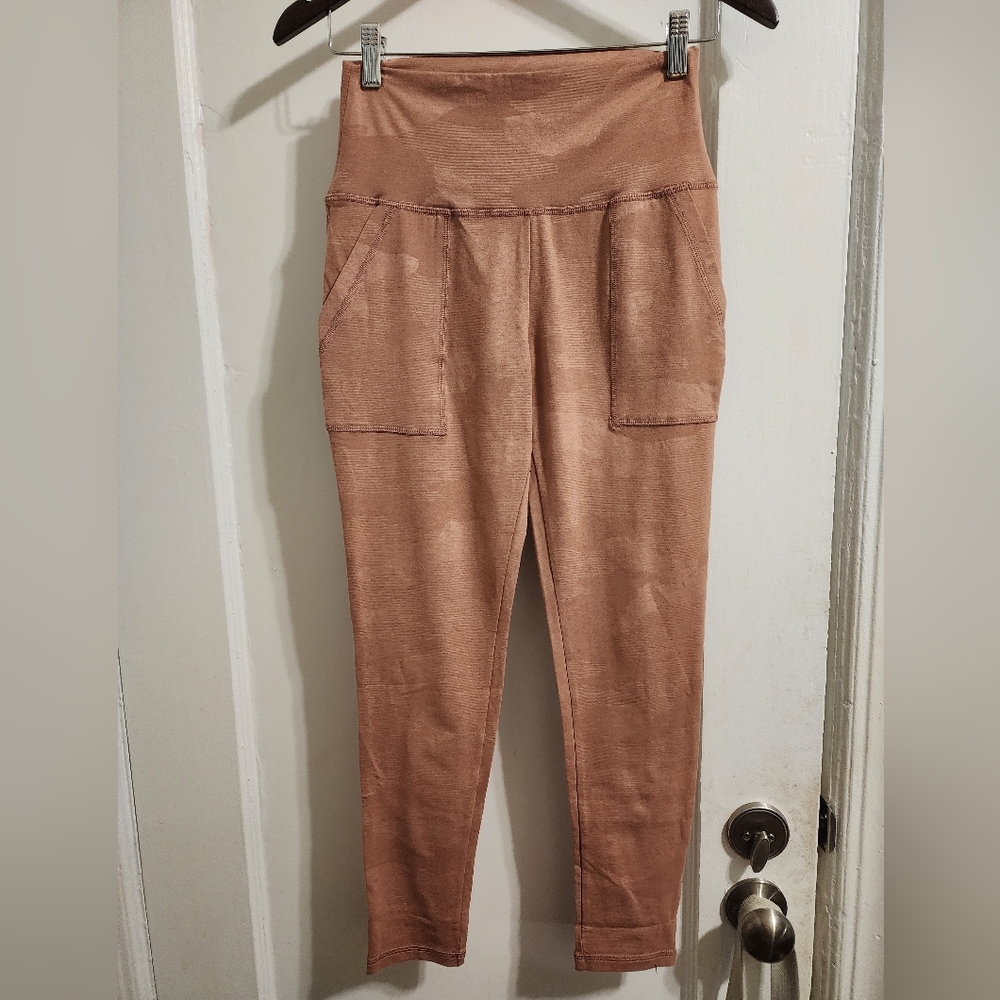 American Eagle Aerie Slim Pocket Leggings Peach Size Women's M Short